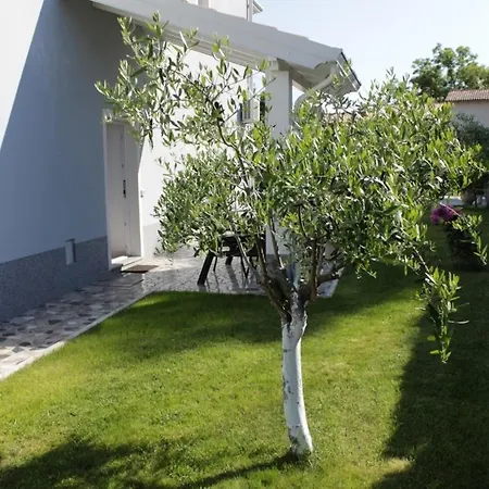 Διαμέρισμα With Parking Space Basanija, Umag - 27195 *