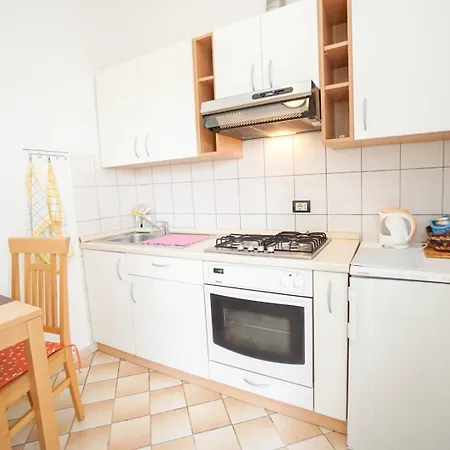 Διαμέρισμα With Parking Space Basanija, Umag - 27195 *