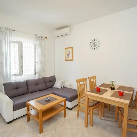 With Parking Space Basanija, Umag - 27195 Apartmán *