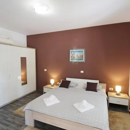 Apartmán With Parking Space Basanija, Umag - 27195 Savudrija
